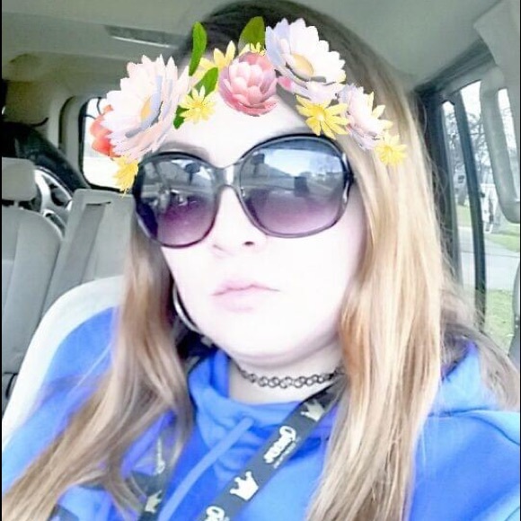 Meet your Posher, Cheryl - Picture 1 of 1